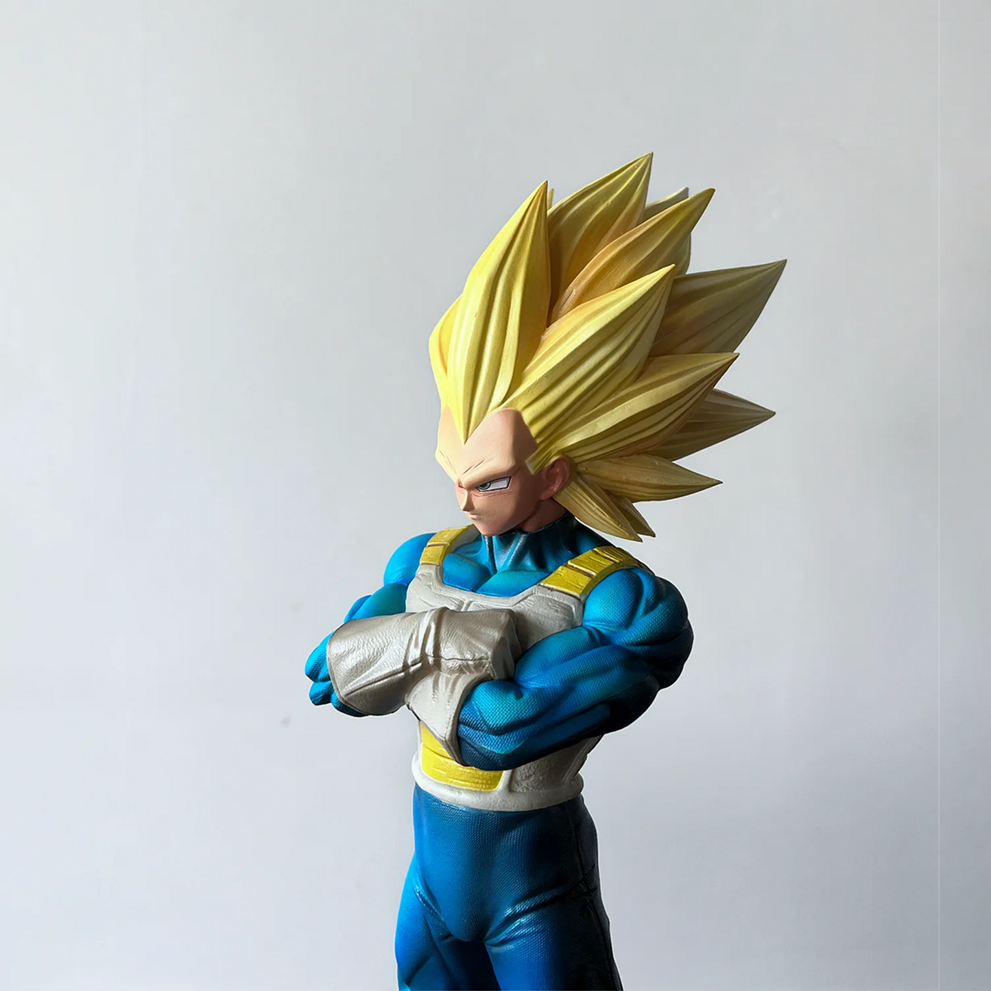Figura Vegeta Super Saiyan 3 – Dragon Ball Daima (33 cm)