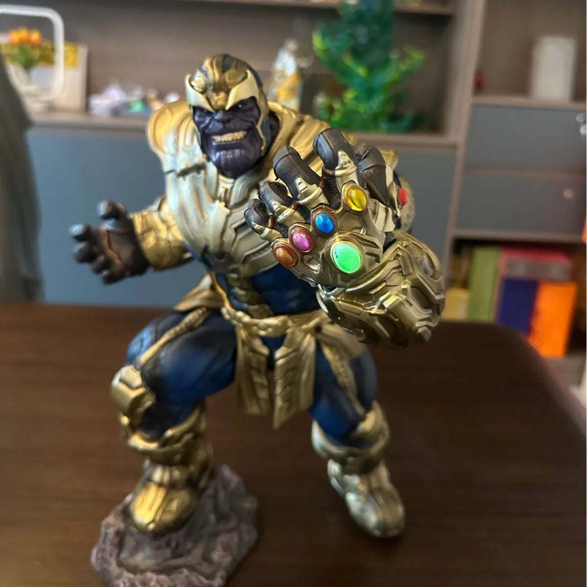 Thanos Infinity Gauntlet Figure – Premium Marvel Collectible Statue | Highly Detailed Titan Display Piece 36 cm