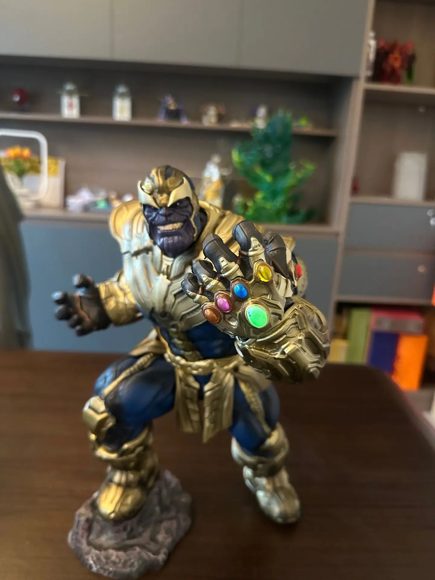 Thanos Infinity Gauntlet Figure – Premium Marvel Collectible Statue | Highly Detailed Titan Display Piece 36 cm