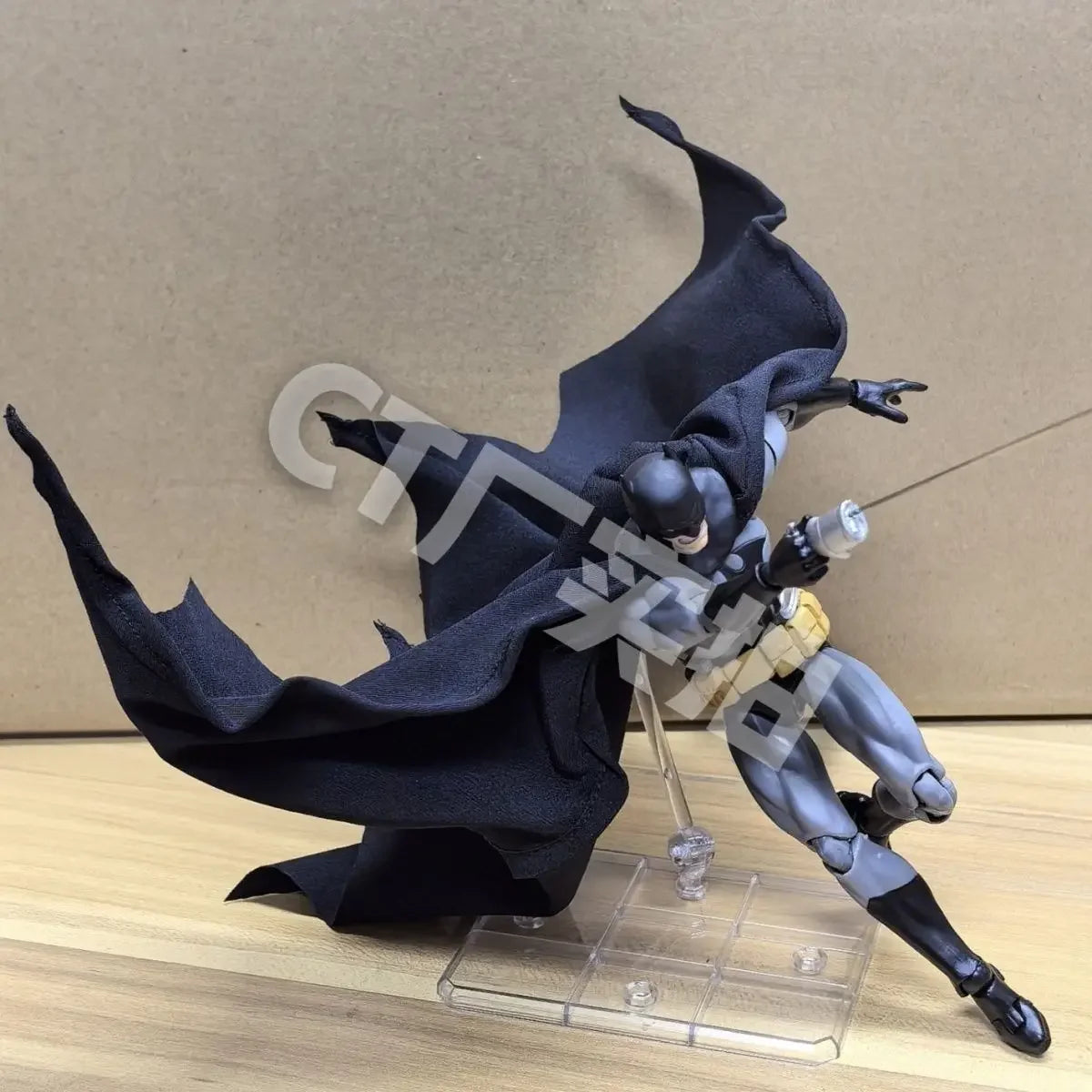 Batman Hush – Figura de Colección 16 cm | Edición Coleccionista