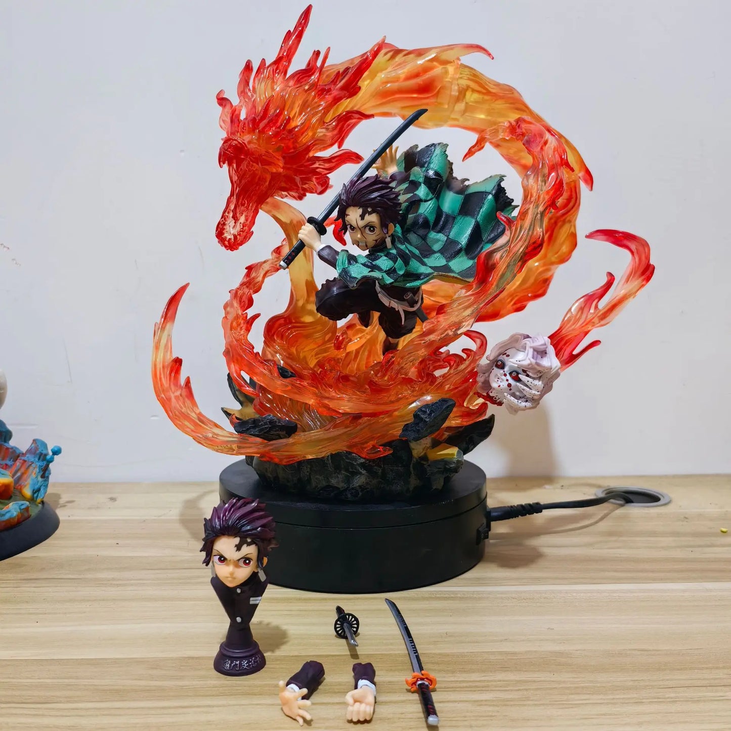 Figura Tanjiro Kamado – Dragón de Fuego (Kimetsu no Yaiba) – Edición Coleccionista