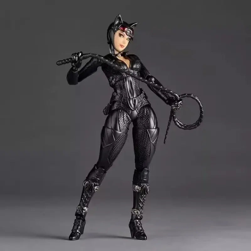 Catwoman – Figura Revoltech Yamaguchi 15 cm | Selina Kyle Edición Coleccionista DC