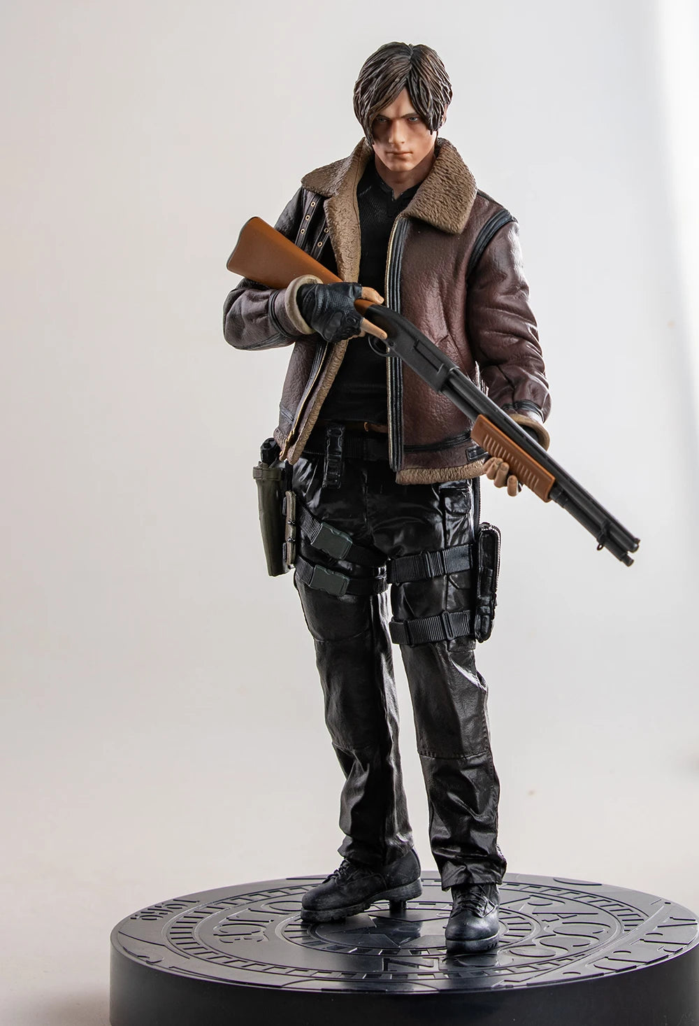 Leon S. Kennedy Resident Evil Action Figure – Multiple Variants Collector Edition