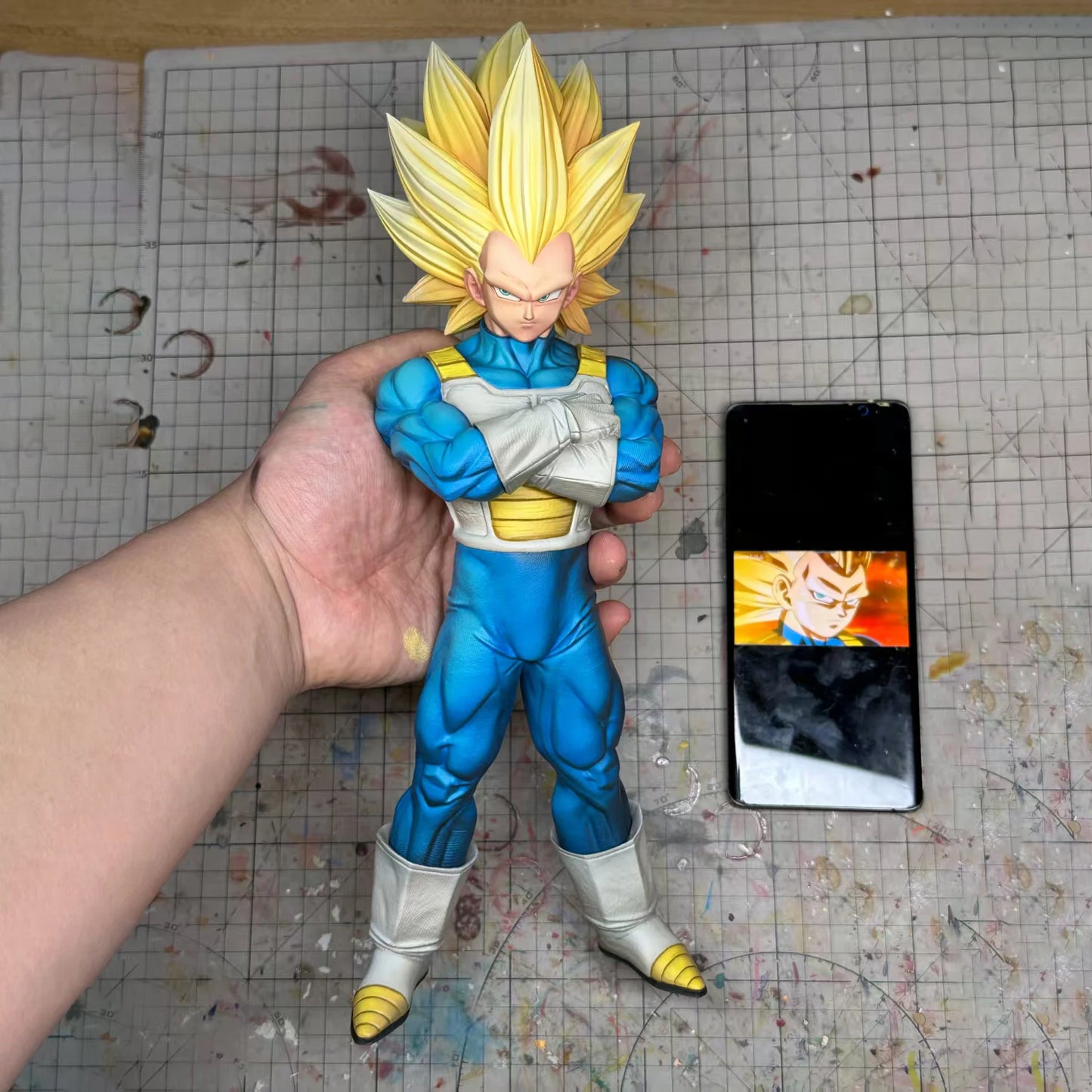 Figura Vegeta Super Saiyan 3 – Dragon Ball Daima (33 cm)