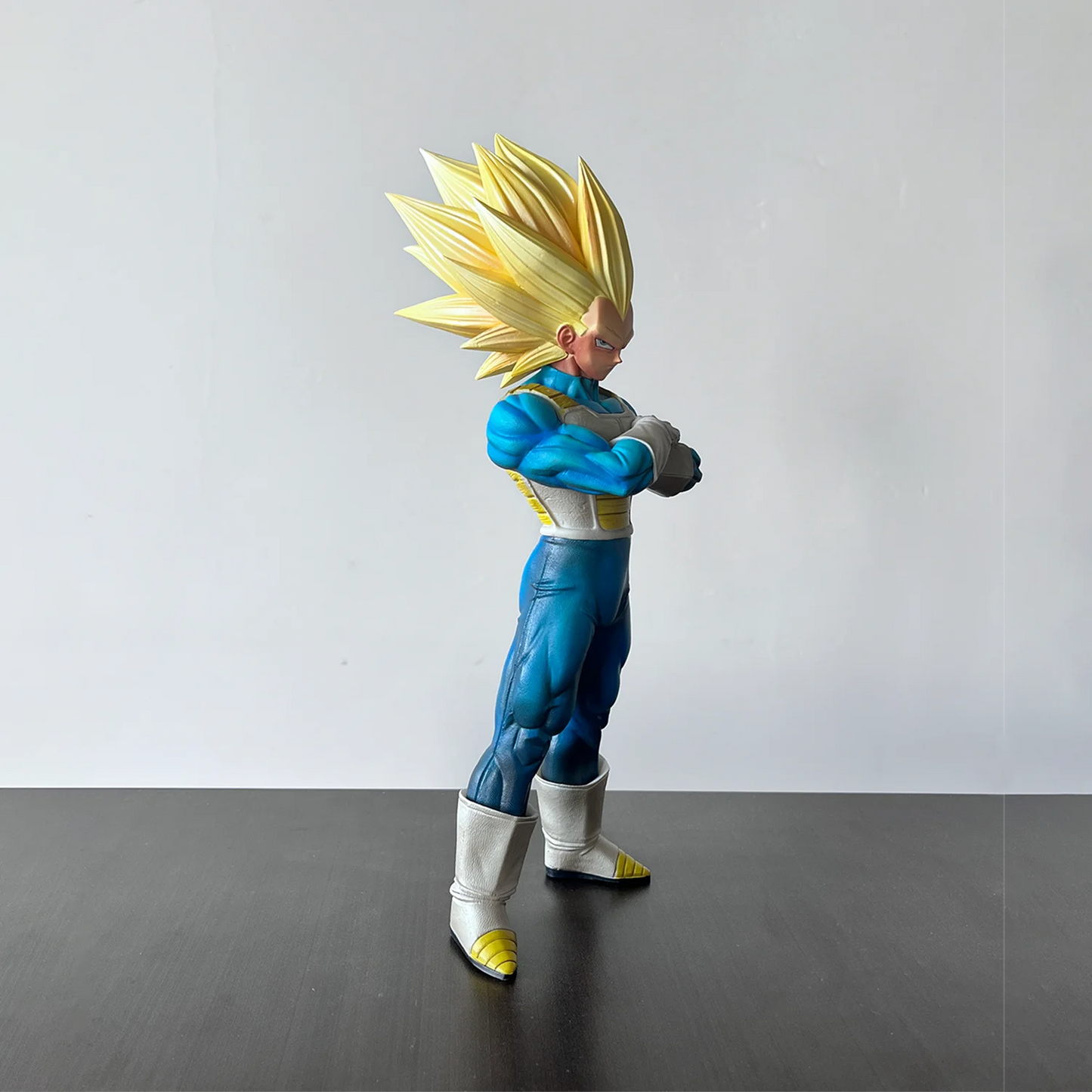 Figura Vegeta Super Saiyan 3 – Dragon Ball Daima (33 cm)