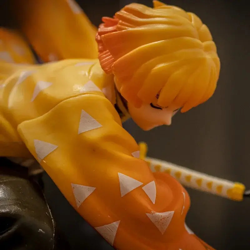 Figura Demon Slayer – Zenitsu Agatsuma 15 cm (Postura de Ataque Trueno)